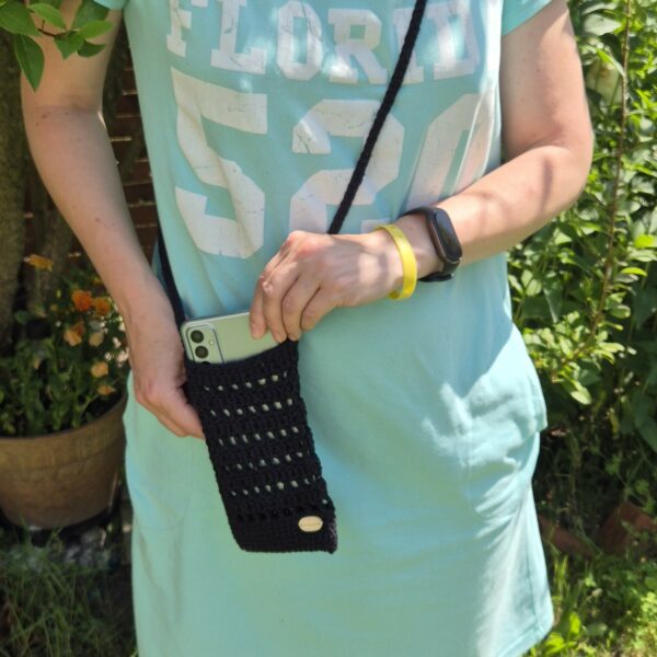 Etui na telefon, mini torebka wykonane na szydełku - czarny - obrazek 2