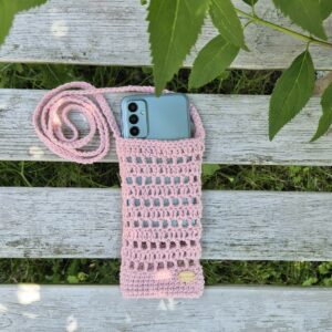 Etui na telefon, mini torebka wykonane na szydełku - biel